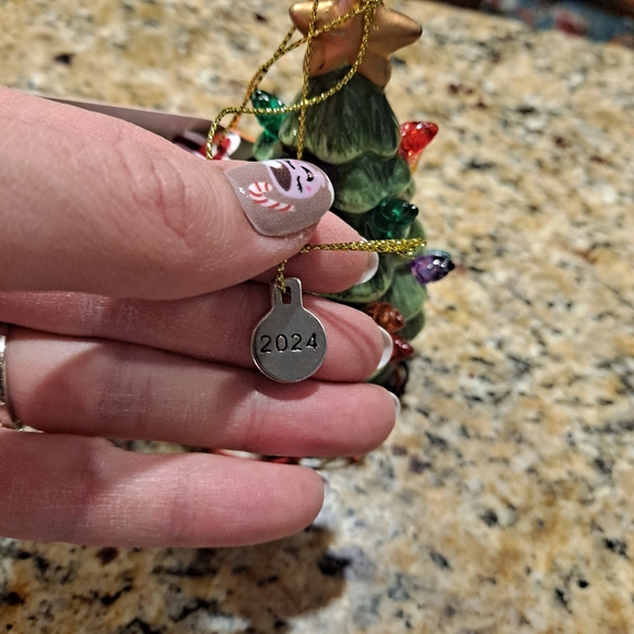 Vintage style mini lighted Christmas tree - Picture 3 of 9